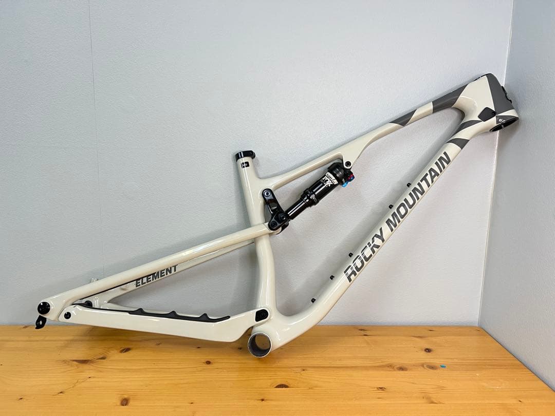 Rocky Mountain ELEMENT Carbon 30 MDサイズ Element Carbon 30 | ROCKY MOUNTAIN BICYCLES | ロッキーマウンテン
