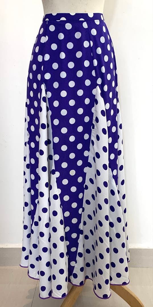 紺に白水玉2cm、ブラウスのフリルと裾三角フリルのフラメンコ衣装