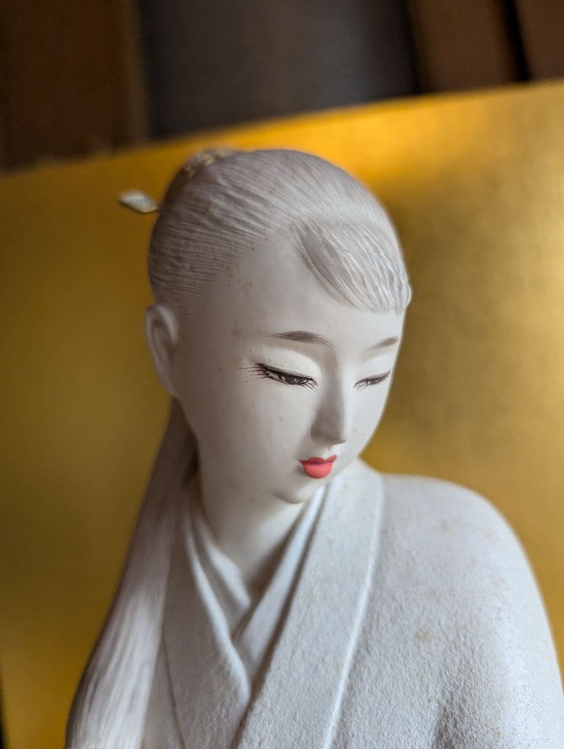 西頭哲三郎作 陶器製日本人形 「早春」- 繊細な美しさが光る逸品 レア