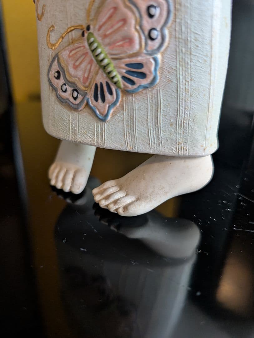 西頭哲三郎作 陶器製日本人形 「早春」- 繊細な美しさが光る逸品 レア