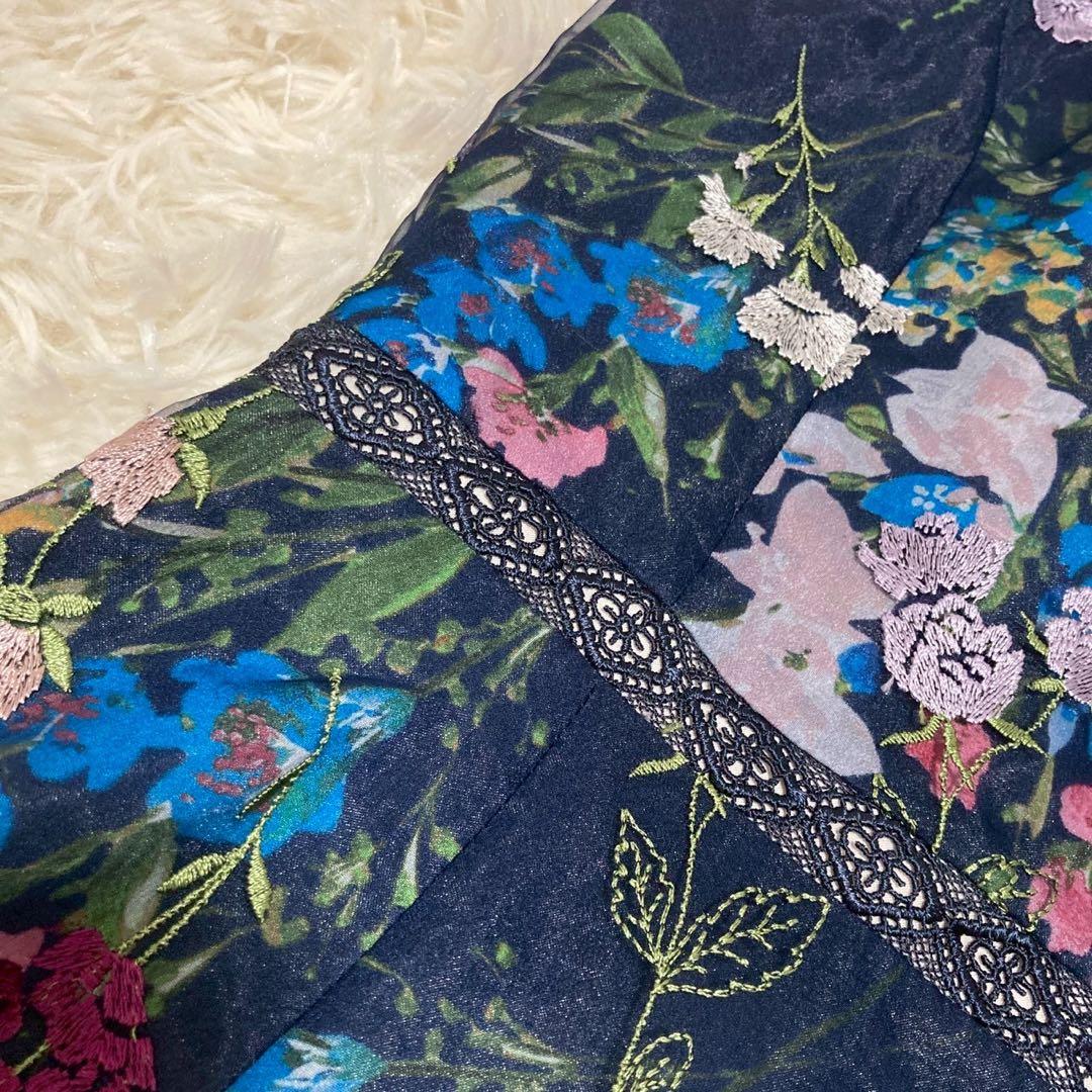 《美品》TOCCA 花柄刺繍ワンピース ネイビー 4 マルチカラー 華やか