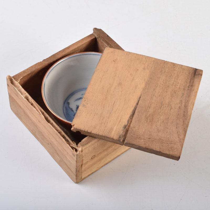 伊万里焼 赤絵金彩 花草人物文 盃 ぐい呑 時代箱付 C 9182