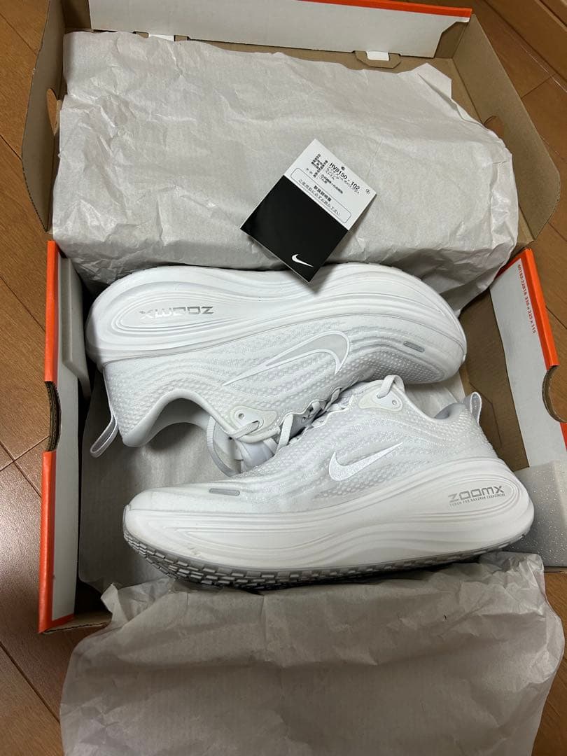 ナイキ　ボメロプラス　25.5cm