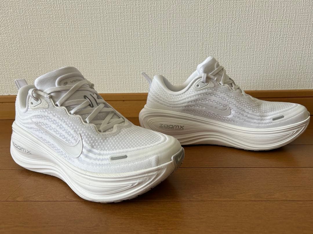 ナイキ　ボメロプラス　25.5cm