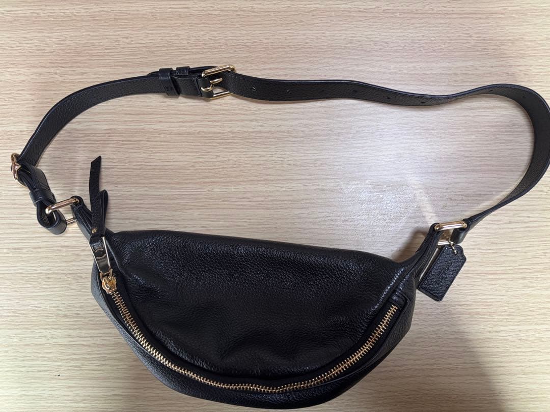 ひまわり様専門 COACH ブラックレザー ボディバッグ