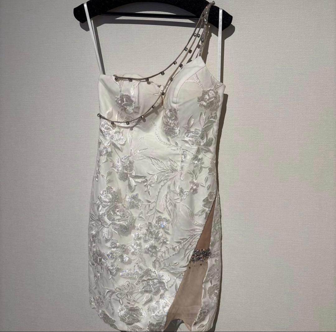 glossy アシンメトリービジューラインレースタイトミニドレス - メルカリ