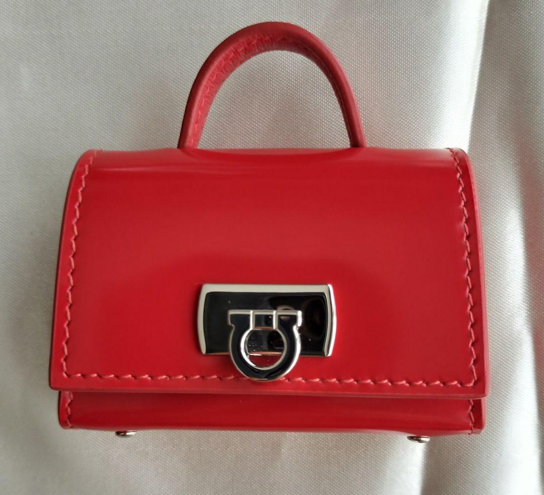 e*i様 【新品・未使用】サルバトーレ・フェラガモ AirPods