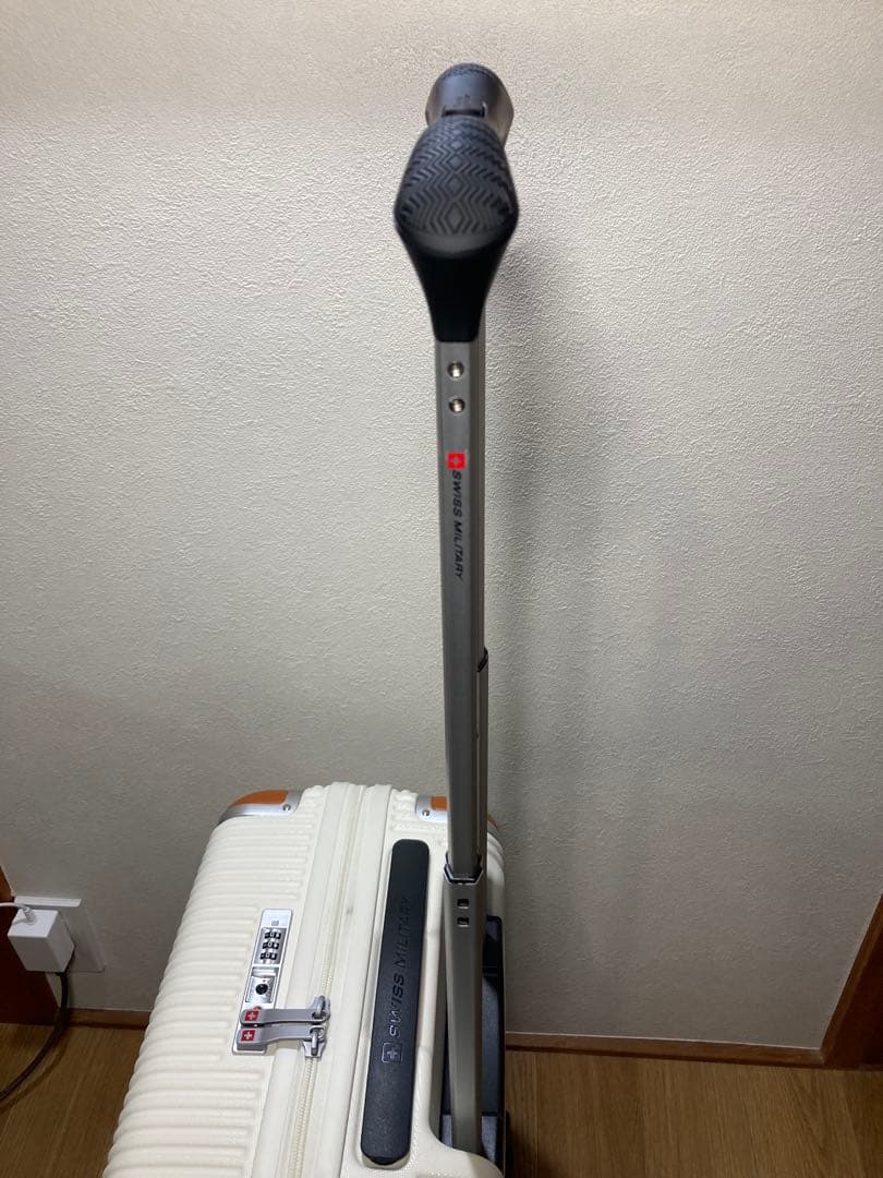 スイスミリタリー 38.5L スーツケース ホワイト 機内持ち込みサイズ