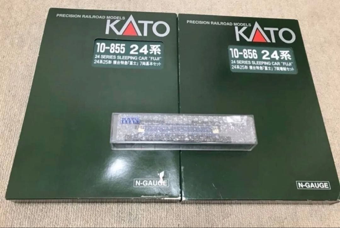 KATO10-855・10-856 24系特急「富士・はやぶさ」基本+増結セット 24系25形寝台特急「富士」が入線です。KATO 10-855 / 10-856