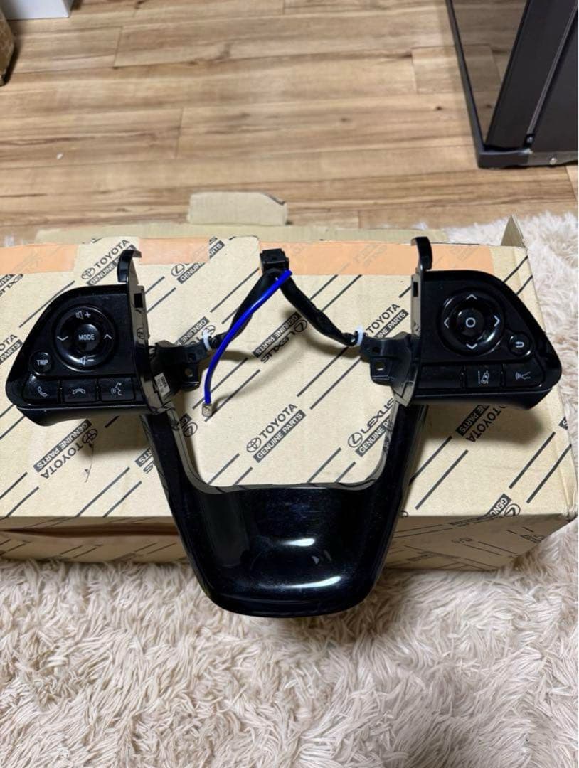 50 プリウス ステアリングスイッチ トヨタ（TOYOTA） トヨタ純正 ステアリングスイッチ (音声認識・ハンズ