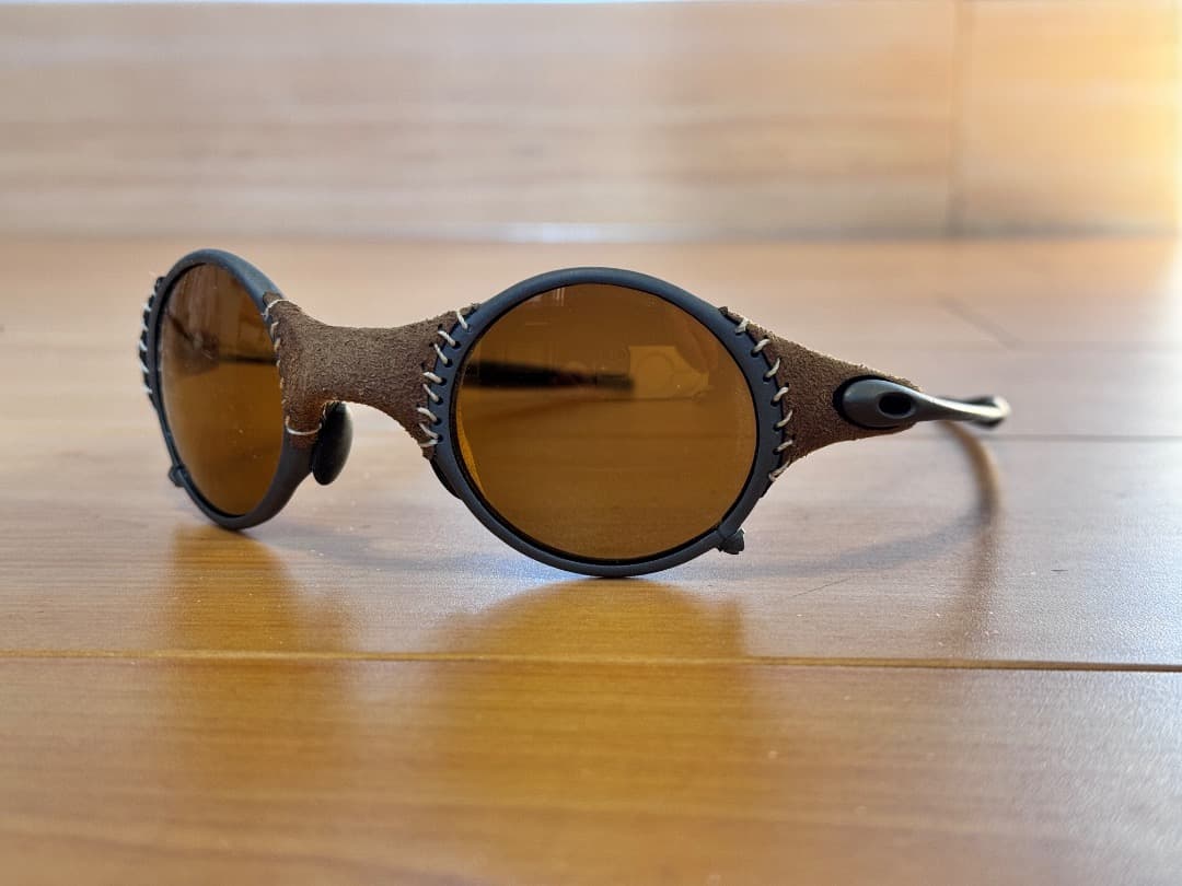 レア品　ビンテージ・サングラス　OAKLEY　MARS　オークリー マーズ 36万円超の即完売したサングラス、オークリー「Mars X-Metal Leather