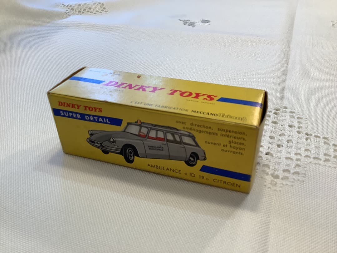 美品 DINKY TOYS シトロエンID 19 AMBULANCEミニカー - メルカリ