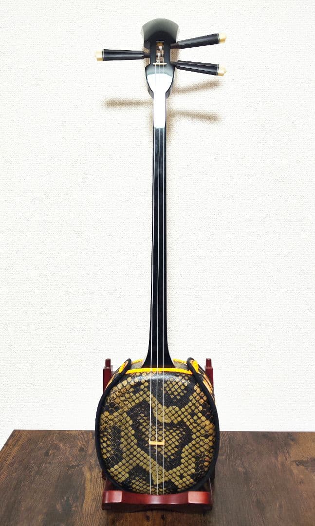 ヘビ柄三線 本体　けーです。 沖縄三味線 蛇皮一枚張り（両面本皮タイプ）13点セット 宮古木工芸