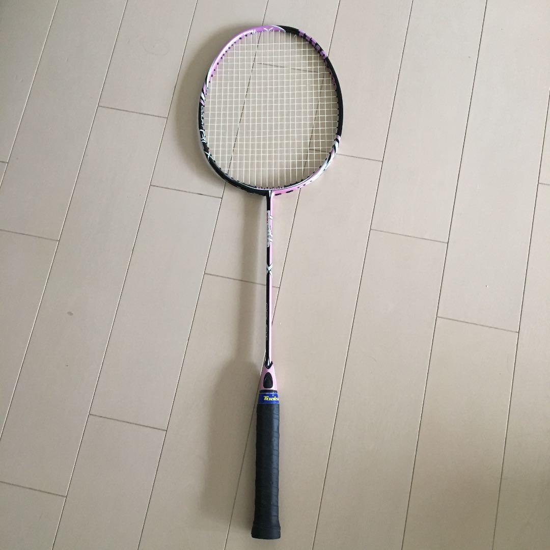 バドミントンラケット ウイルソン VERTEX - スピードの頂点へ - ウイルソン バドミントンラケット