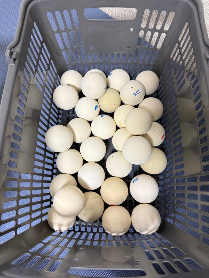 白いテニスボール 190個と空気入れ - メルカリ