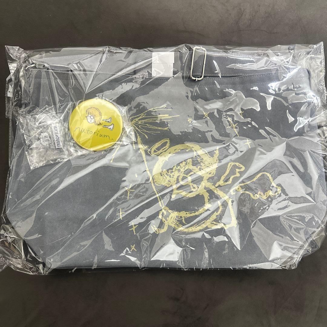 なとり ショルダーバック 缶バッチ ピンバッチ Graphic Shoulder Bag – なとり natorium. Official Store