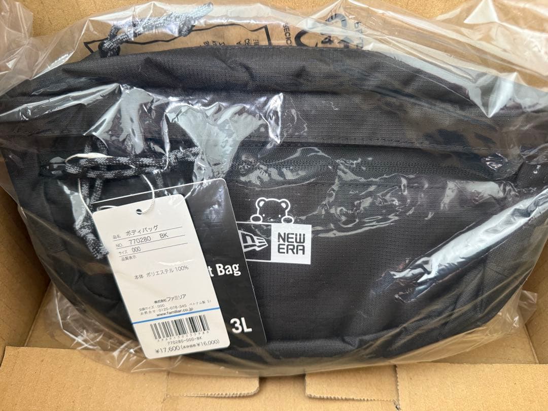 NEW ERA × familiar ボディバッグ ニューエラ ファミリア ボディバッグ〈NEW ERA® × familiar〉 | ファミリア公式サイト