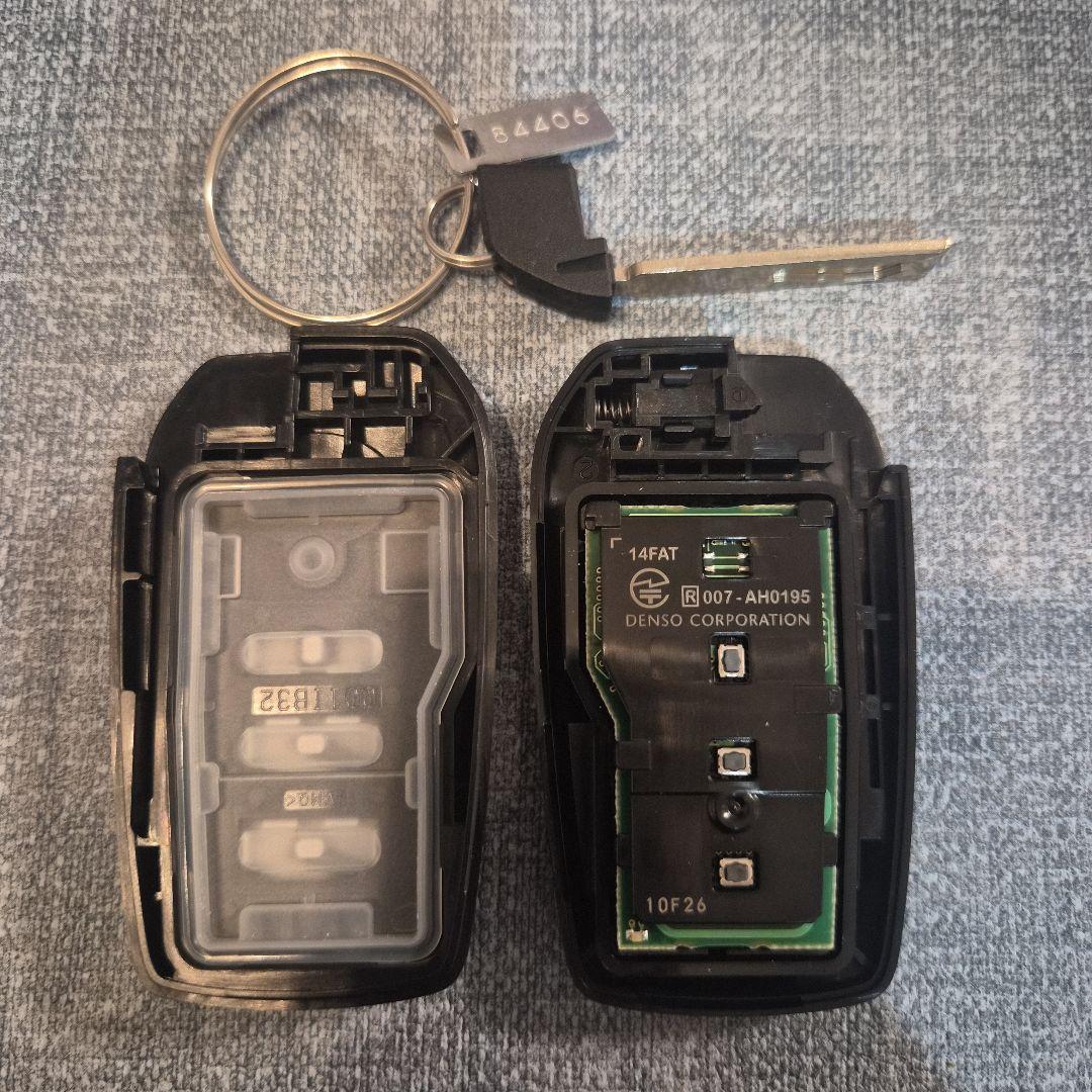 トヨタ クラウン スマートキー 007-AH0195 3ボタン 210系 - メルカリ