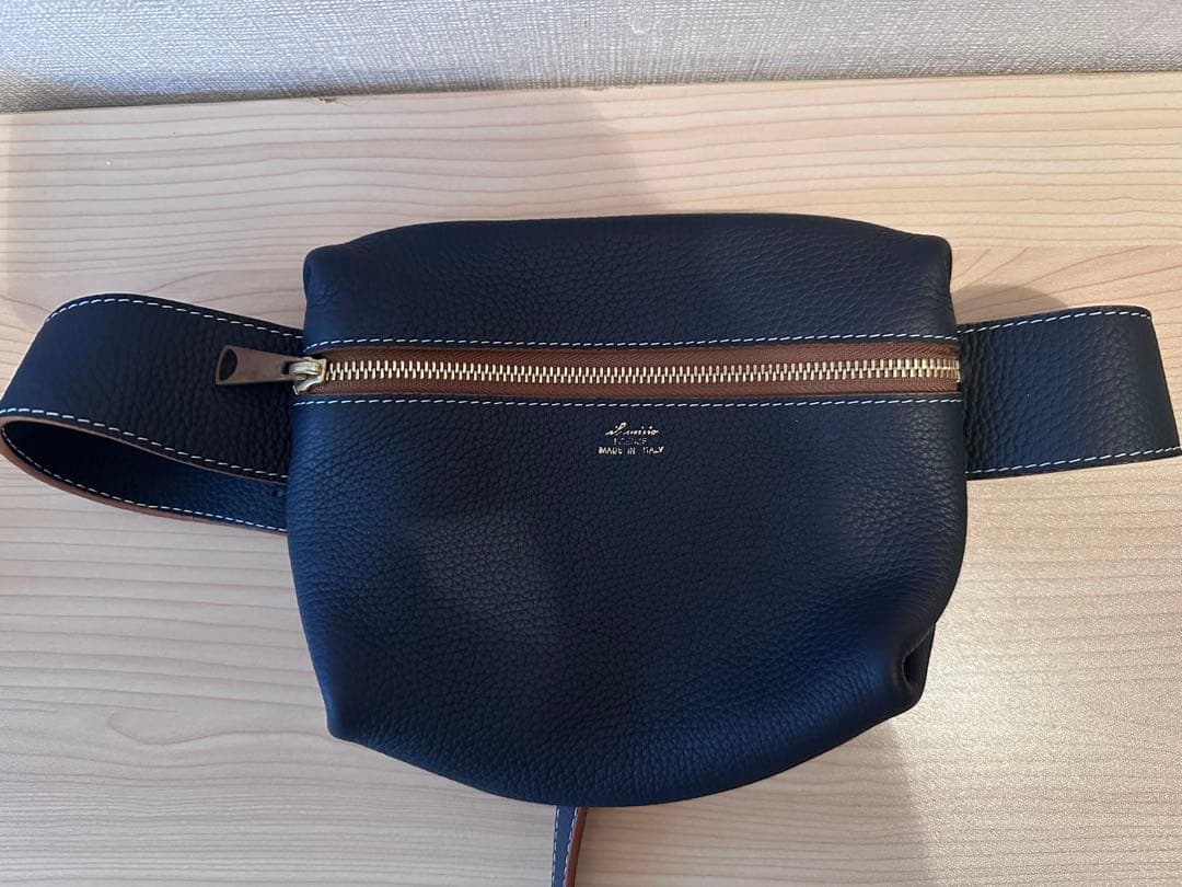 イルミーチョ　　 ネイビー レザー ボディバッグ BODY BAG / NAVY - XSサイズ | GEMER（ジェマー） | ボディバッグ