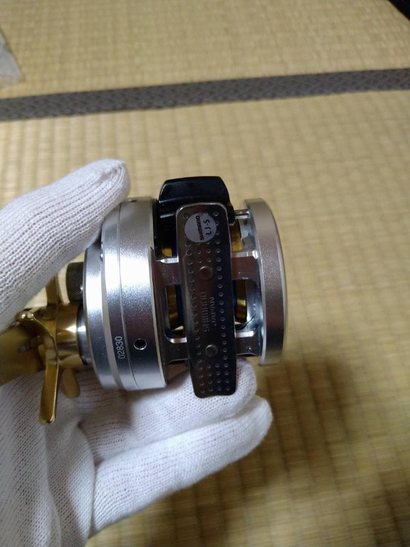 極美品】SHIMANO カルカッタ 401F 左巻き ベイトリール 使用2回 - メルカリ