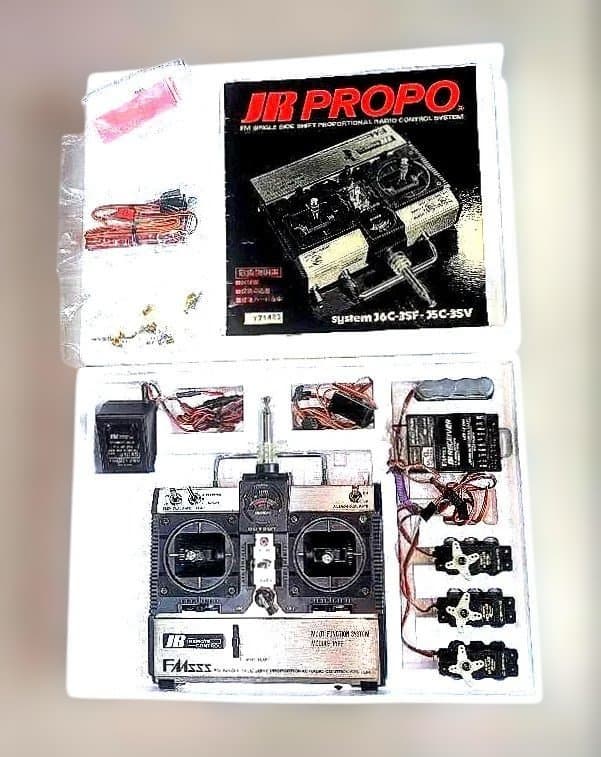 ラジコン飛行機そう送受信機 です 買って使わずそのままですの通販はau