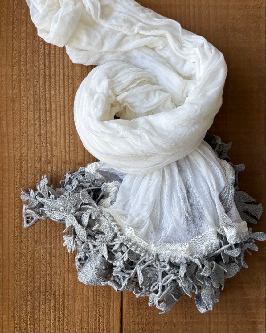 【未使用】ミナペルホネン／forest paradeストール ホワイト＋グレー mina perhonen forest parade ストール - ミナペルホネン正規取扱店