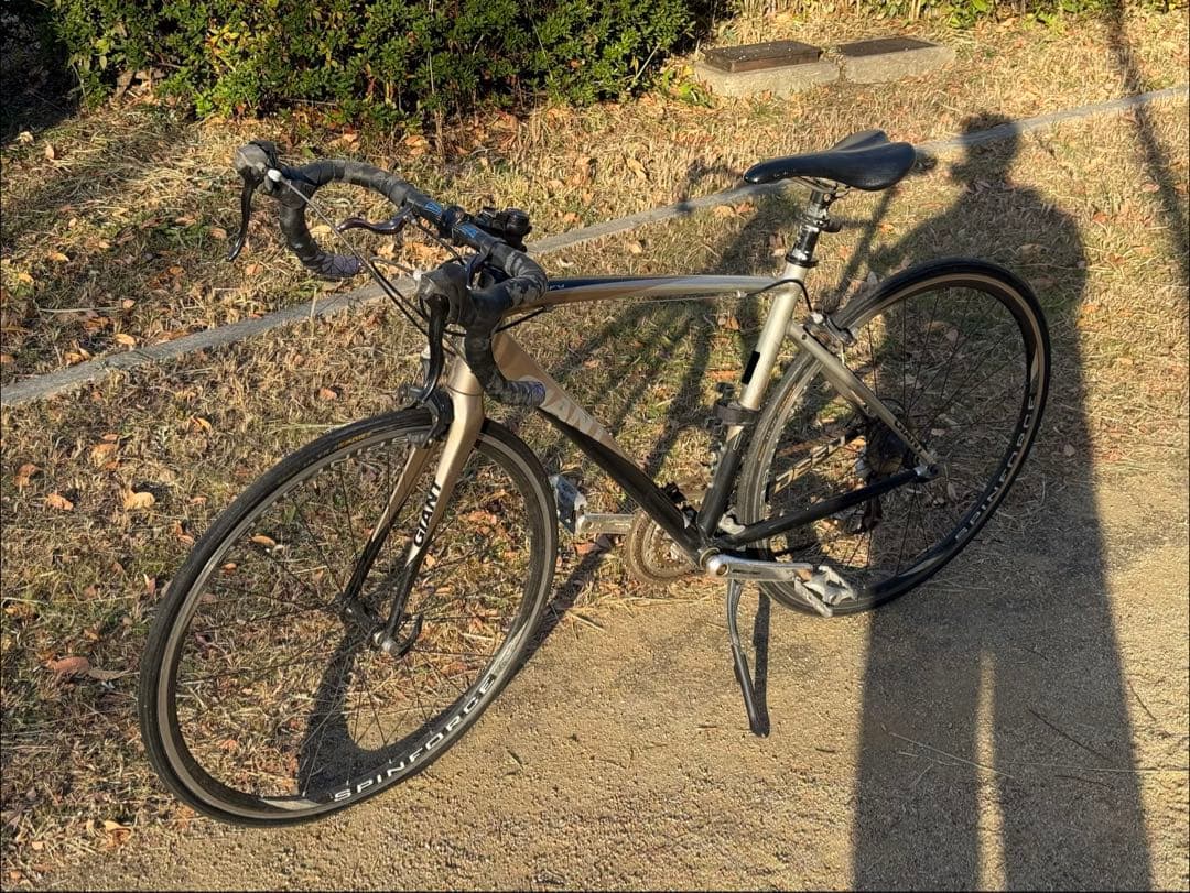 GIANT DEFY】ロードバイク／スタンド付き／要整備