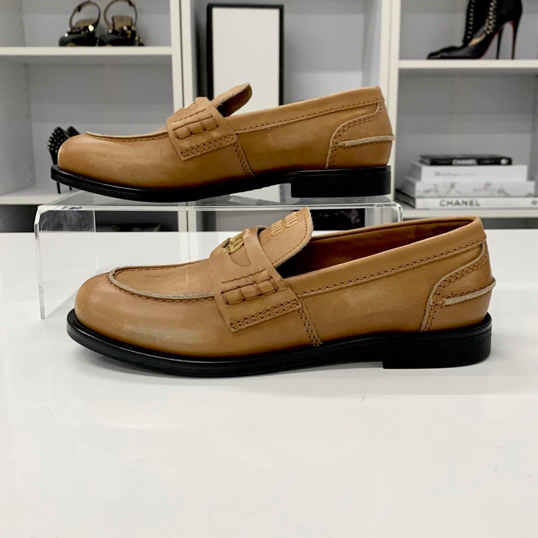 ミュウミュウ レザー ロゴ ヴィンテージ加工 コイン ペニーローファー