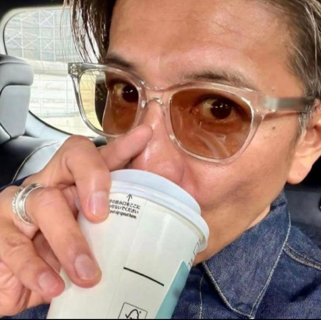 owndays調光サングラス OWNDAYS】 紫外線の量によって色が変化する調光レンズをご紹介