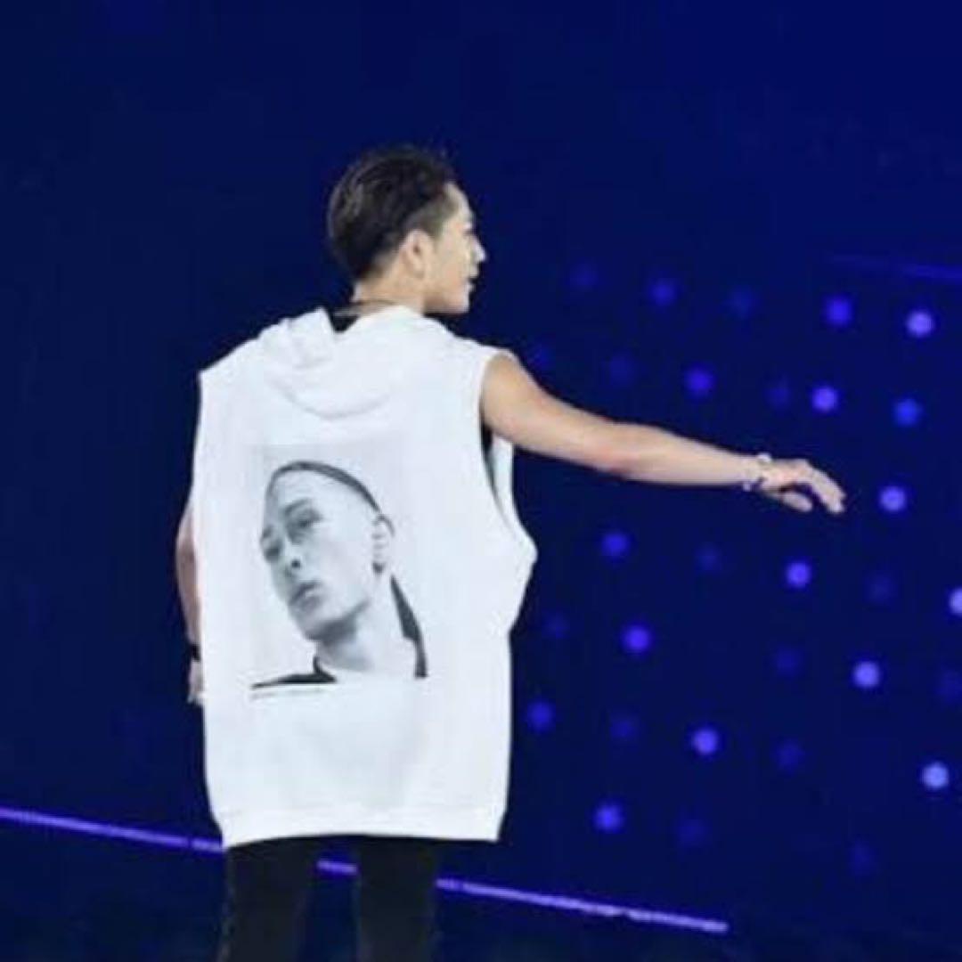 ラフシモンズ ノースリーブパーカー 登坂広臣着用 - メルカリ