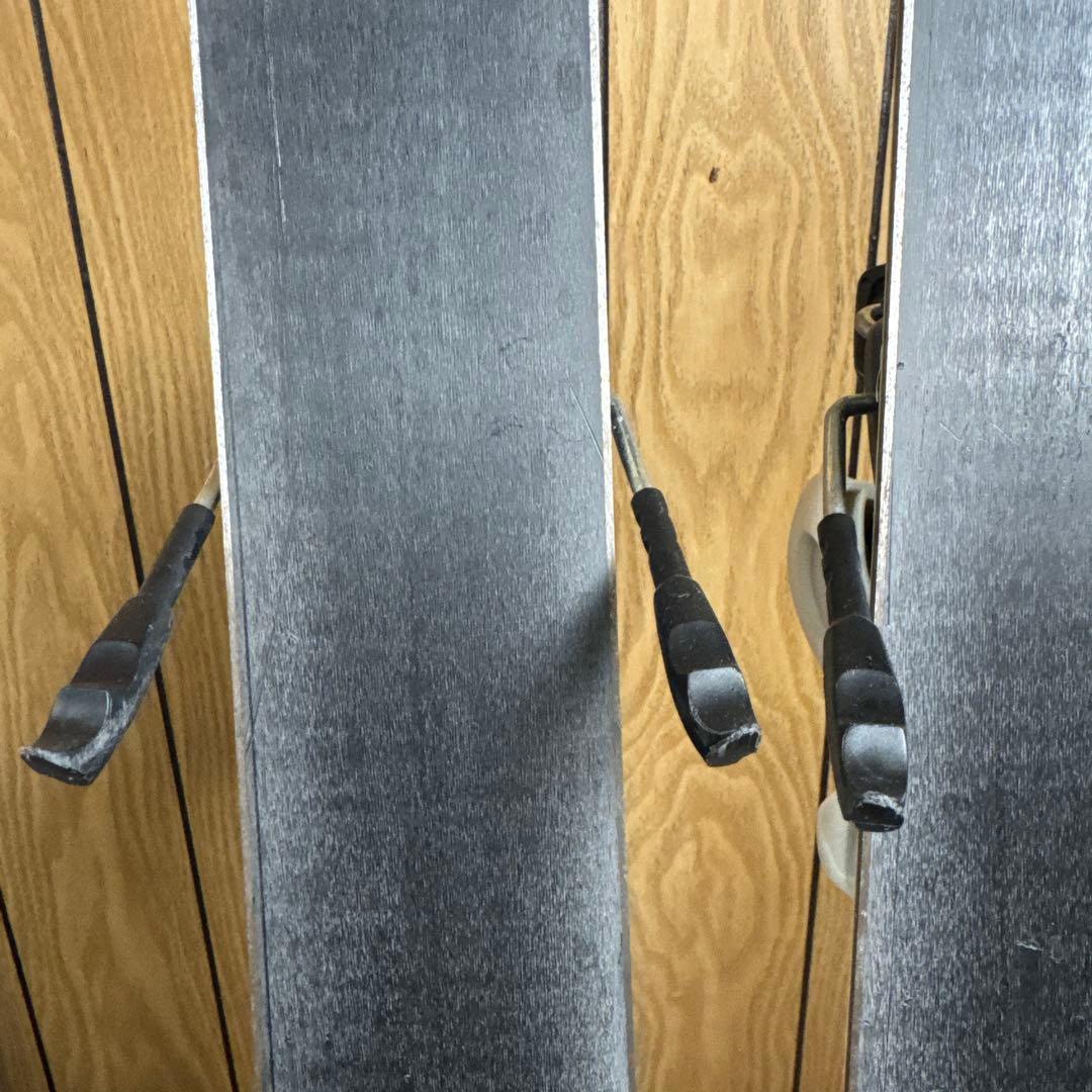 スキー板 ピンクと紫のデザイン 136