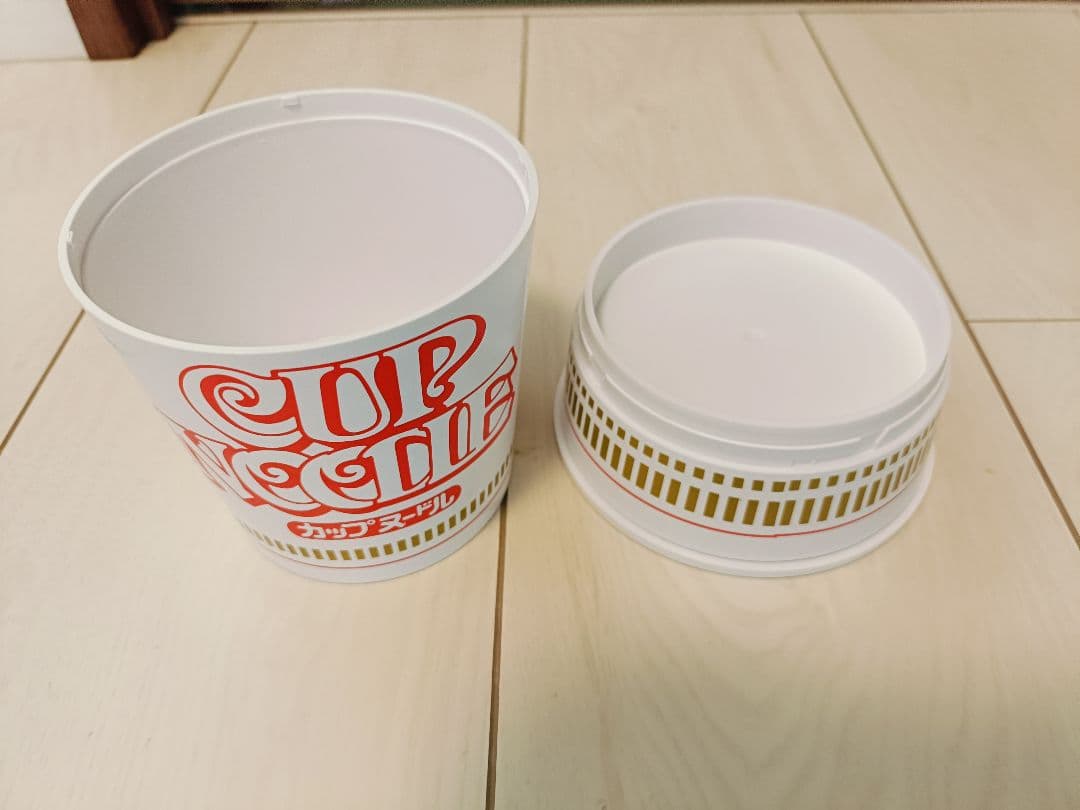 日清カップヌードルクエスト2 弁当箱 - メルカリ