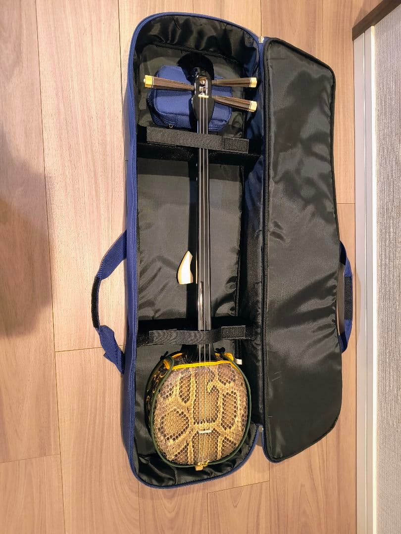 （ほぼ未使用）沖縄 三線 　爪・ケース付き　中古