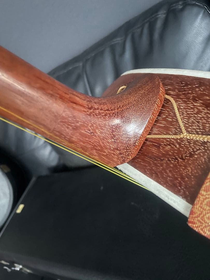 三味線　東さわり　花梨　皮やぶれなし　棹サイズ約30cm ケース付き