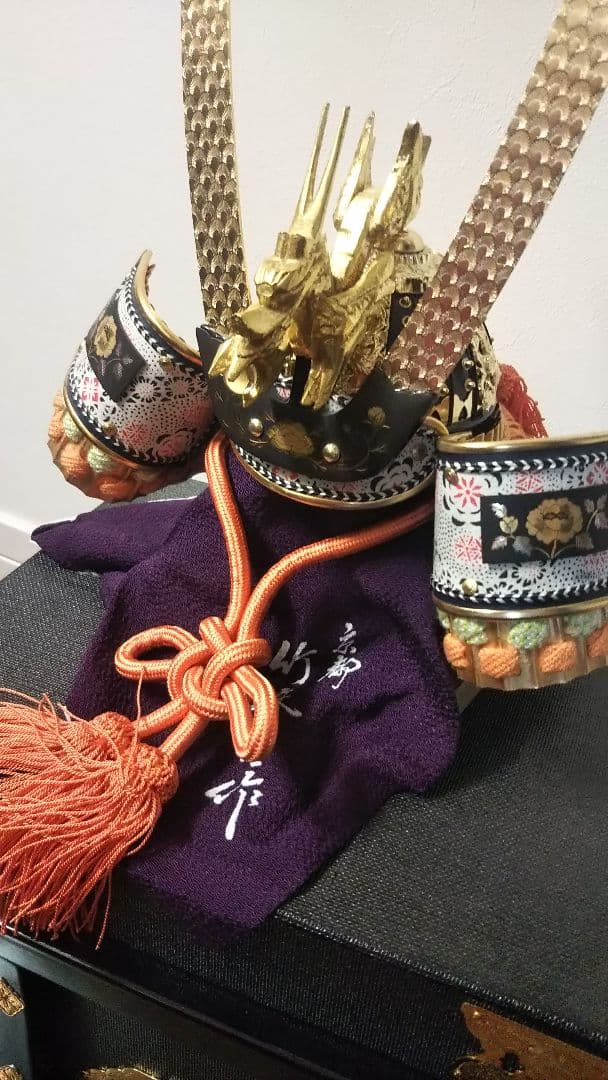 お値引きしました‼️ 本物の水晶付き兜飾り (竹麿呂作 15号兜) - メルカリ