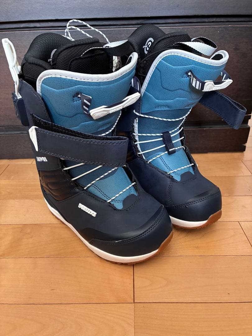 新品23-24モデルディーラックス 女性用スノーボードブーツ 23.5cm