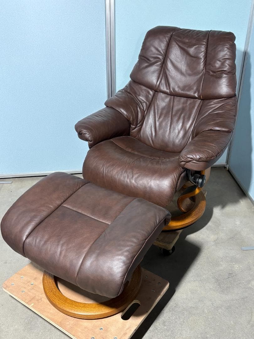 Airborne（エアボーン）社製ミシェル・カズスタンデザインアームチェア