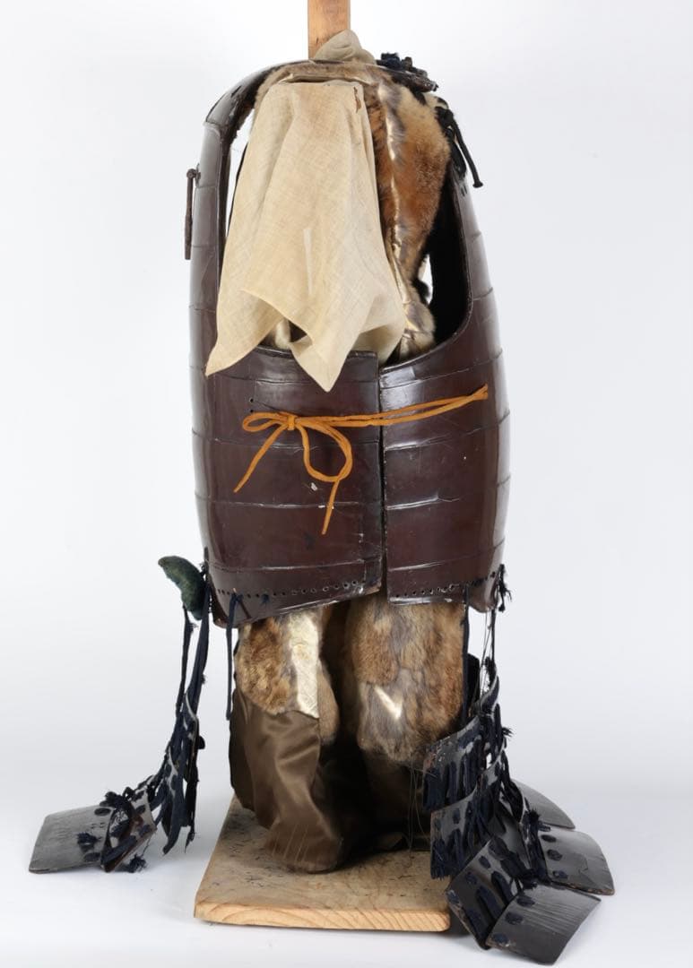 江戸期】漆塗横剥二枚胴 毛皮羽織 草摺甲冑 鎧 武士具