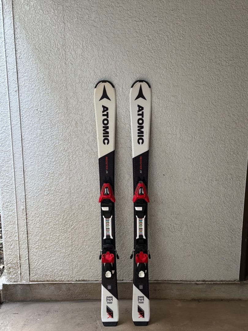 Atomic スキー板とポール セットATOMIC スキー板とポールセット
