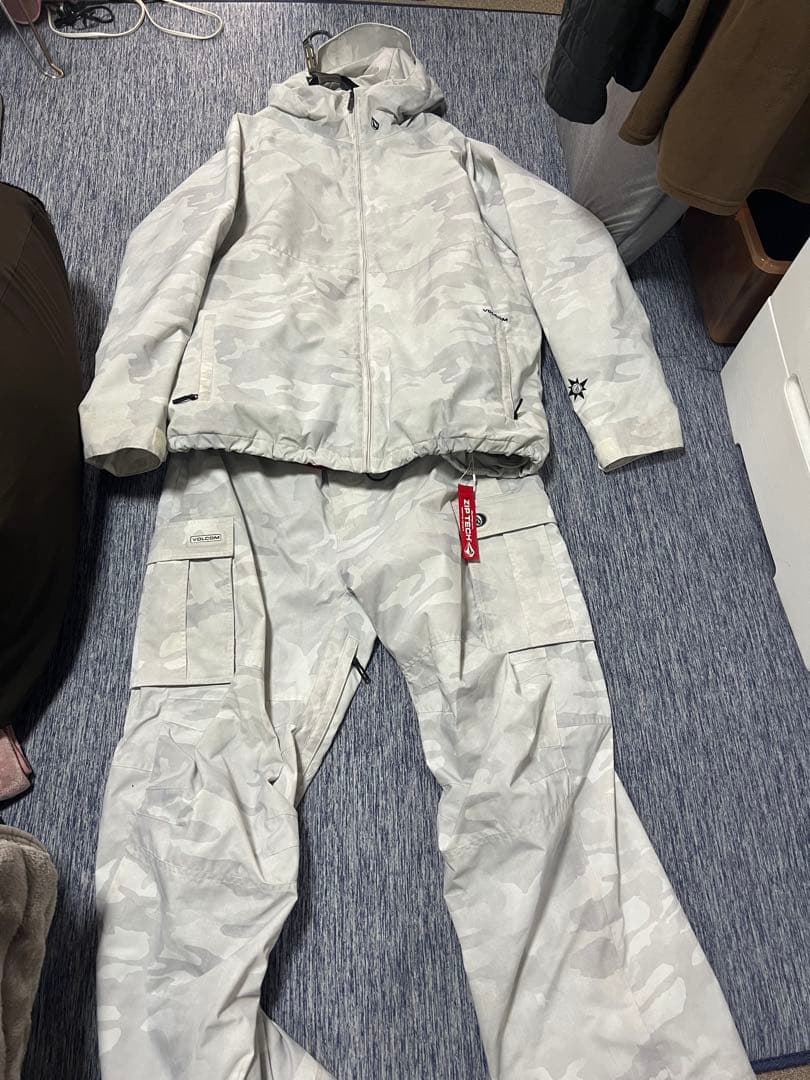 Volcom ホワイト迷彩 スノーボードウェア XXL Volcom ホワイト迷彩 スノーボードウェア XXL Volcom ホワイト迷彩