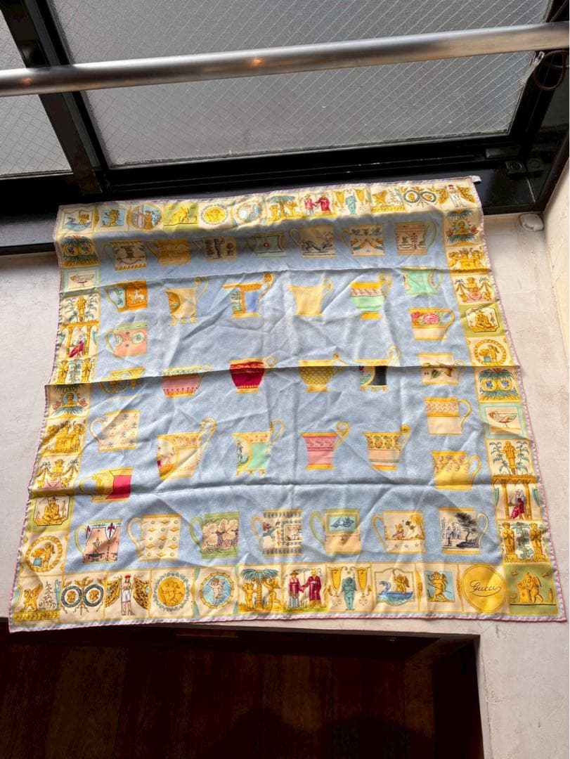 極美品】GUCCI シルクスカーフ 多様なカップデザイン 85✖️85サイズ