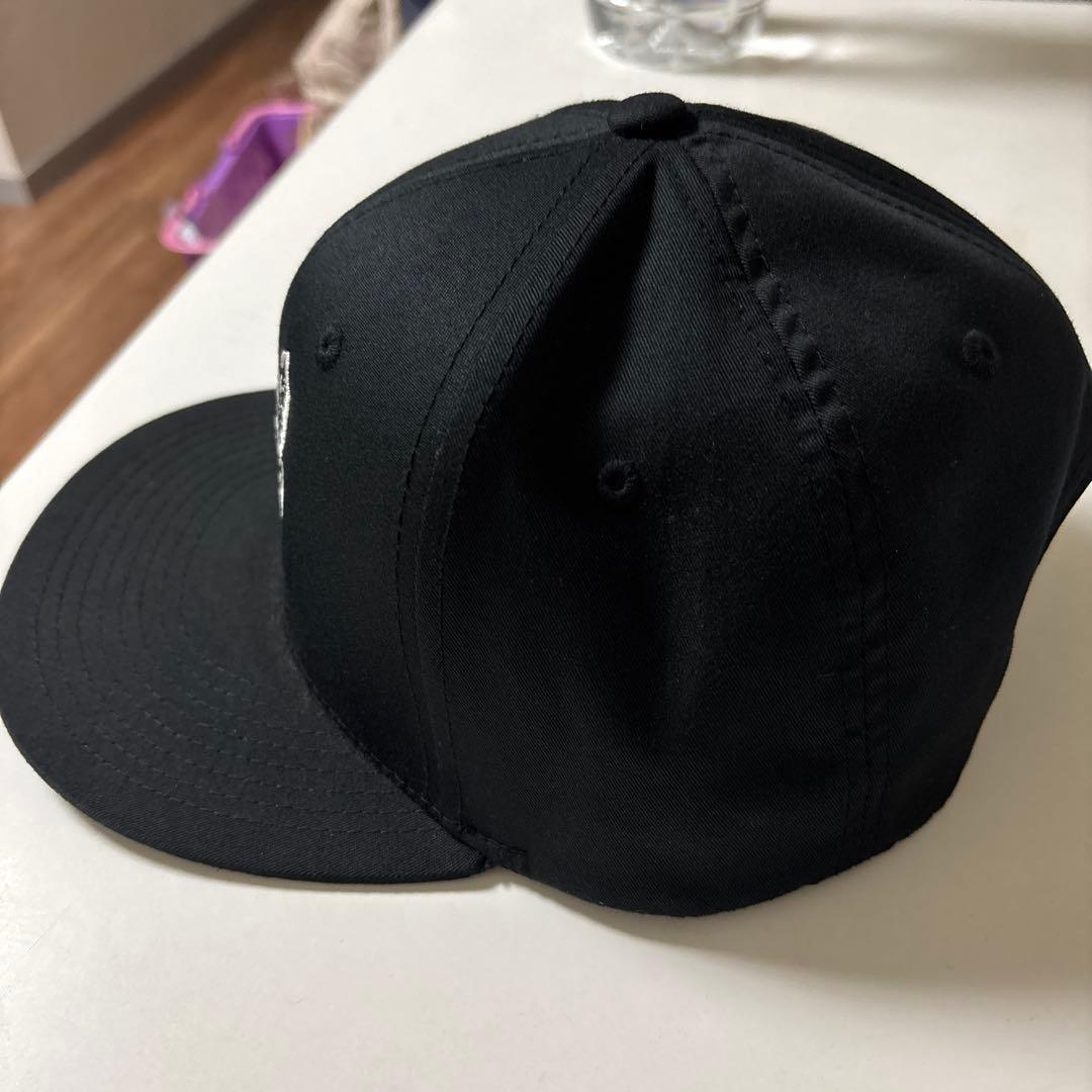 HIDE AND SEEK ブラックベースボールキャップ インディアンス