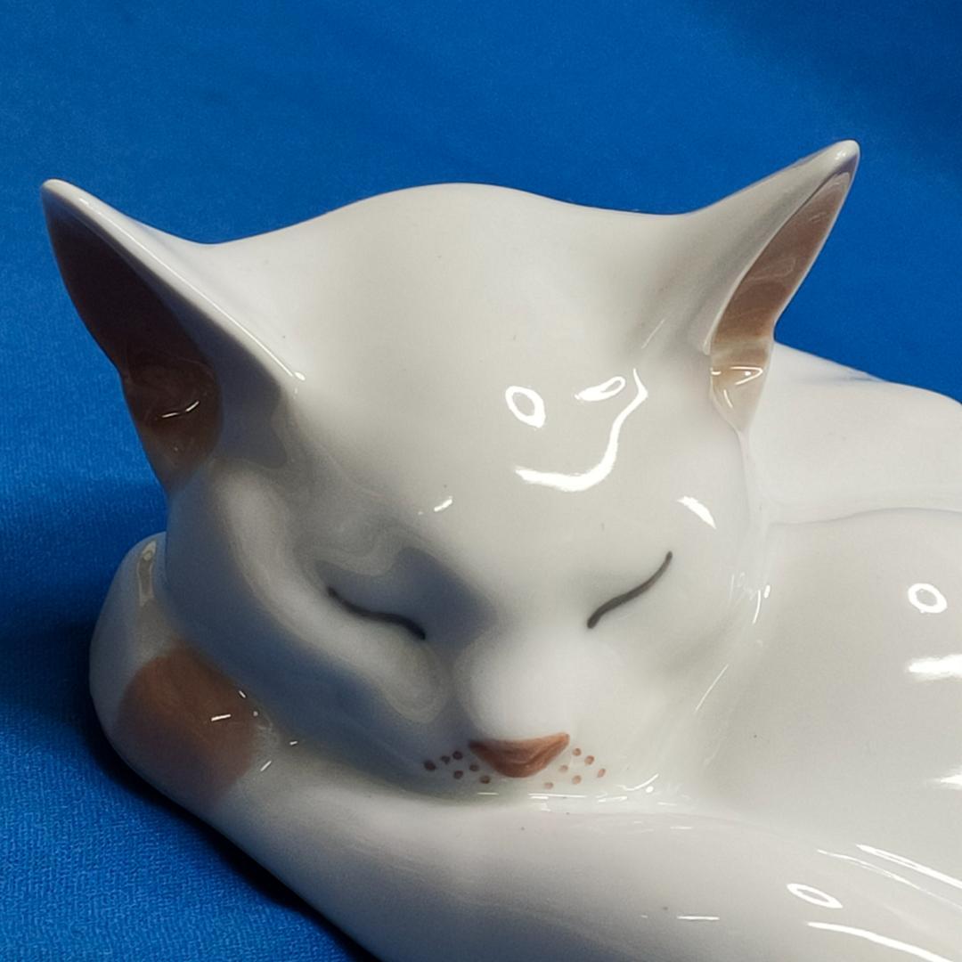 ロイヤルコペンハーゲン 白猫 フィギュリン 眠り猫 ネコ 置物 陶器