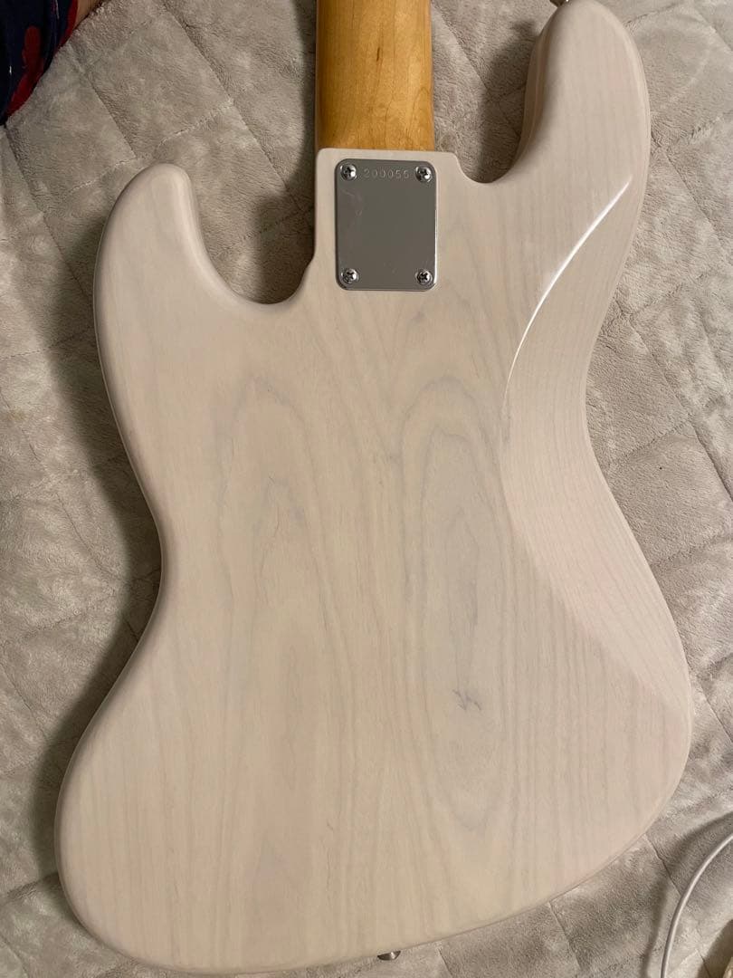 J.W.Black 5弦ベース