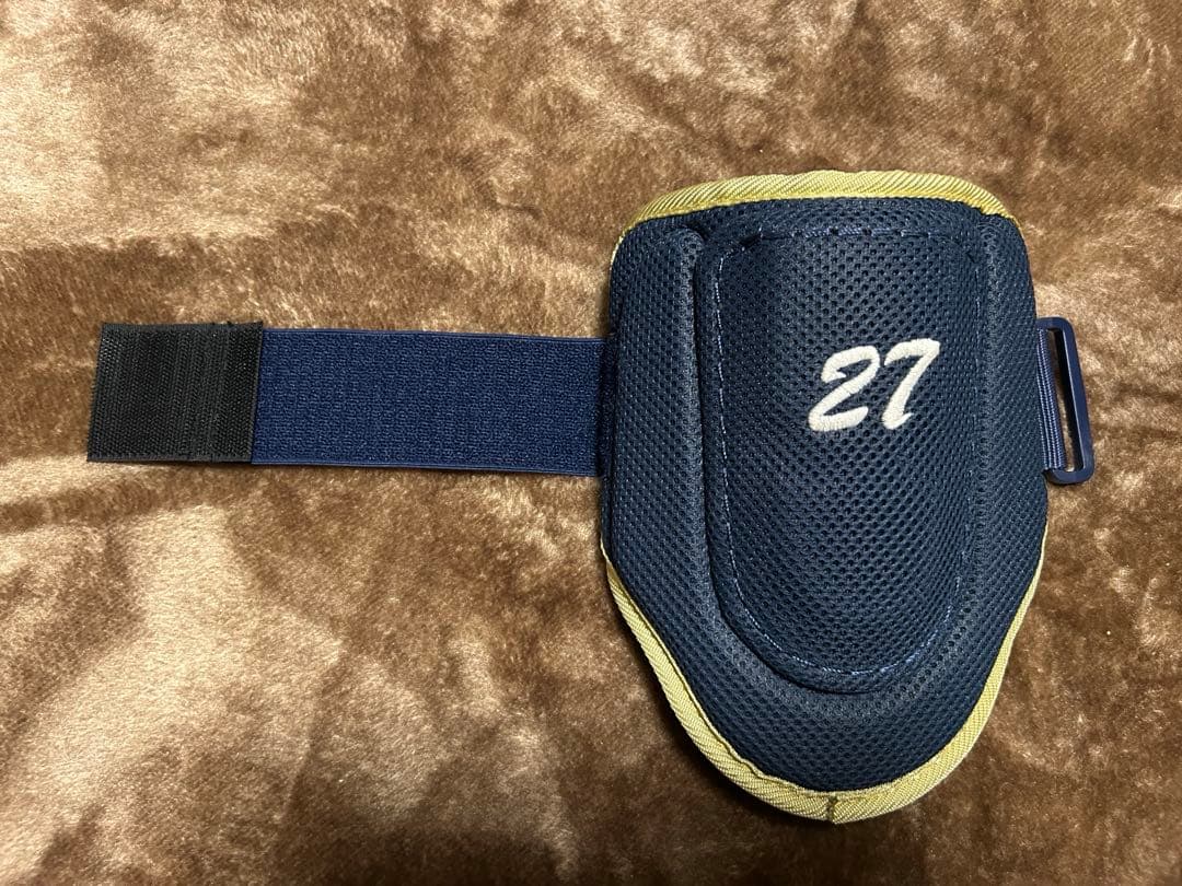 エルボーガード】東京ヤクルトスワローズ 中村悠平選手 支給品 プロ