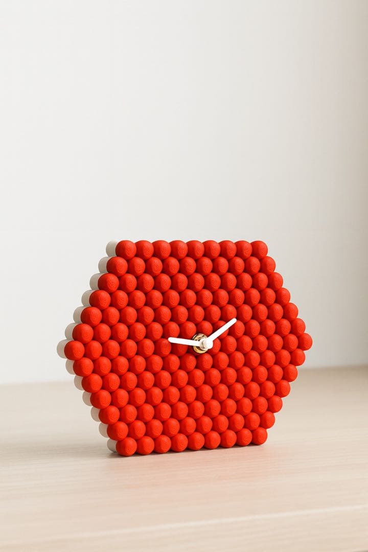 【再販】いくらのかわいい六角形時計 調和を願う蛙六角形腕時計M若草 | カエルの時計屋さん