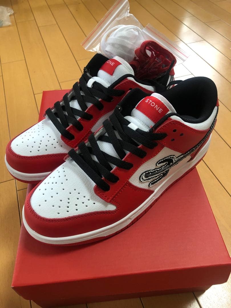世界100足シリアルNo.入り dunk sb Chicago travis