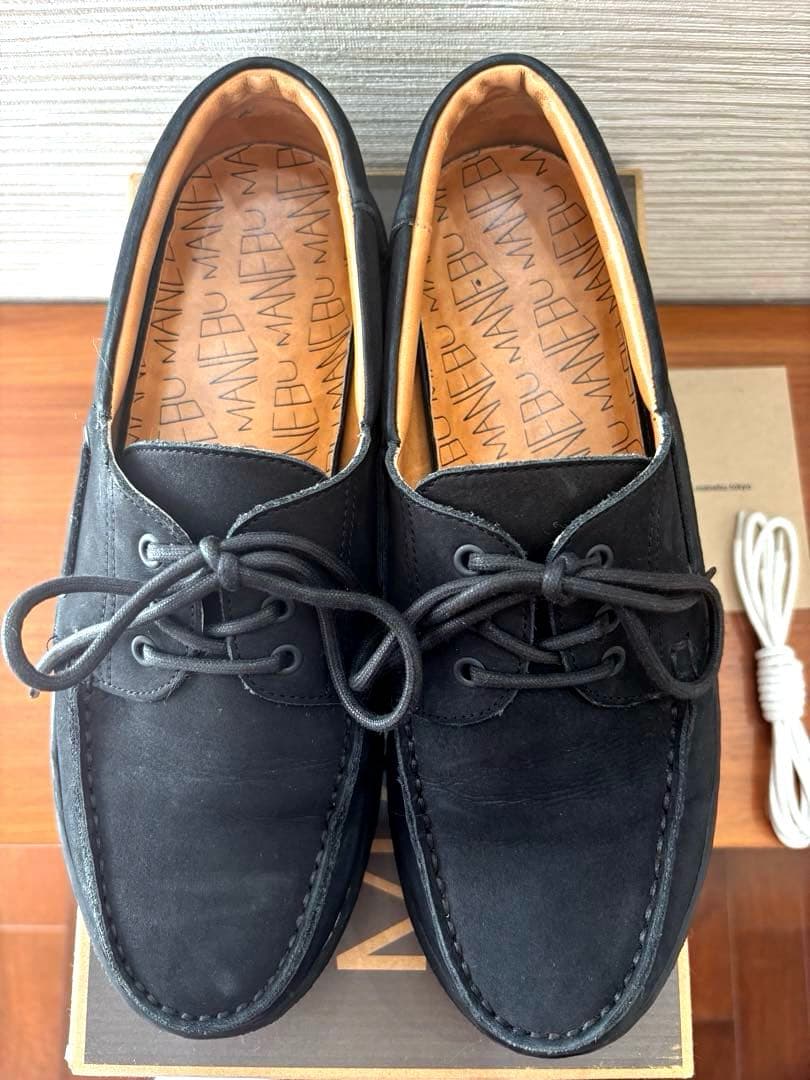 【美品】MANEBU マネブ　黒 レザー モカシンスタイル 27.5㎝ MANEBU（マネブ） レザーシューズ ブーミッド シュリンク MNB-032B-SH