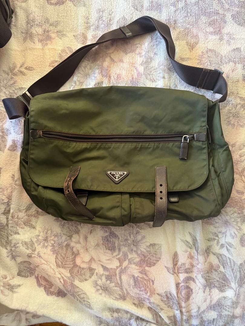 Prada オリーブグリーン ショルダーバッグ 中古・古着通販】PRADA (プラダ) ナイロンショルダーバッグ オリーブ