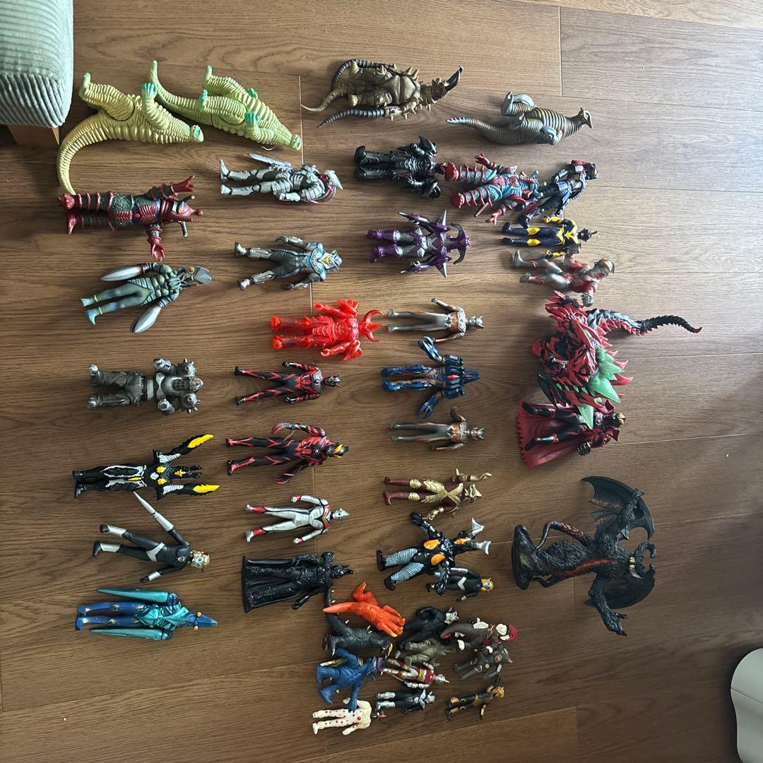 ウルトラマンシリーズ 怪獣フィギュア 約40体 ウルトラマンシリーズ フィギュア 約40体 - 特撮オンライン